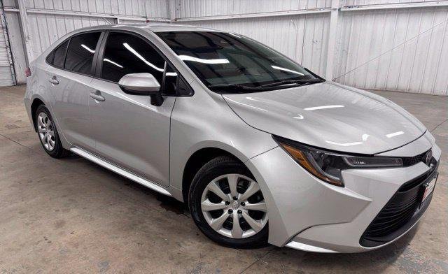 Used 2025 CLASSIC SILVER METALLIC Toyota  image 1