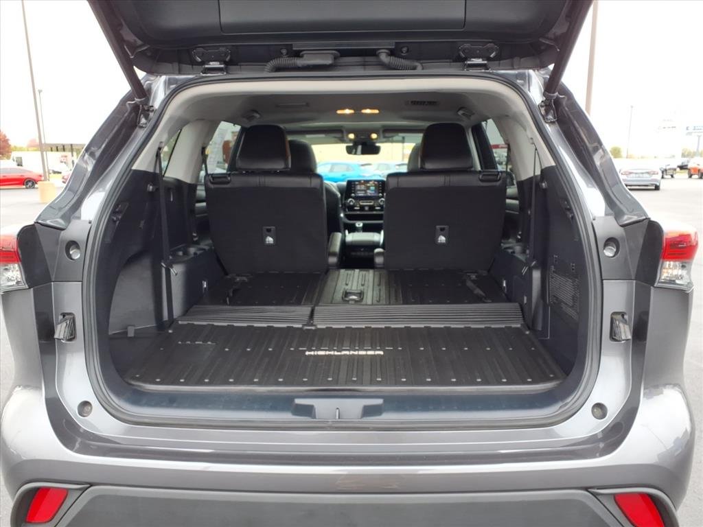 2022 Toyota Highlander XLE photo 2
