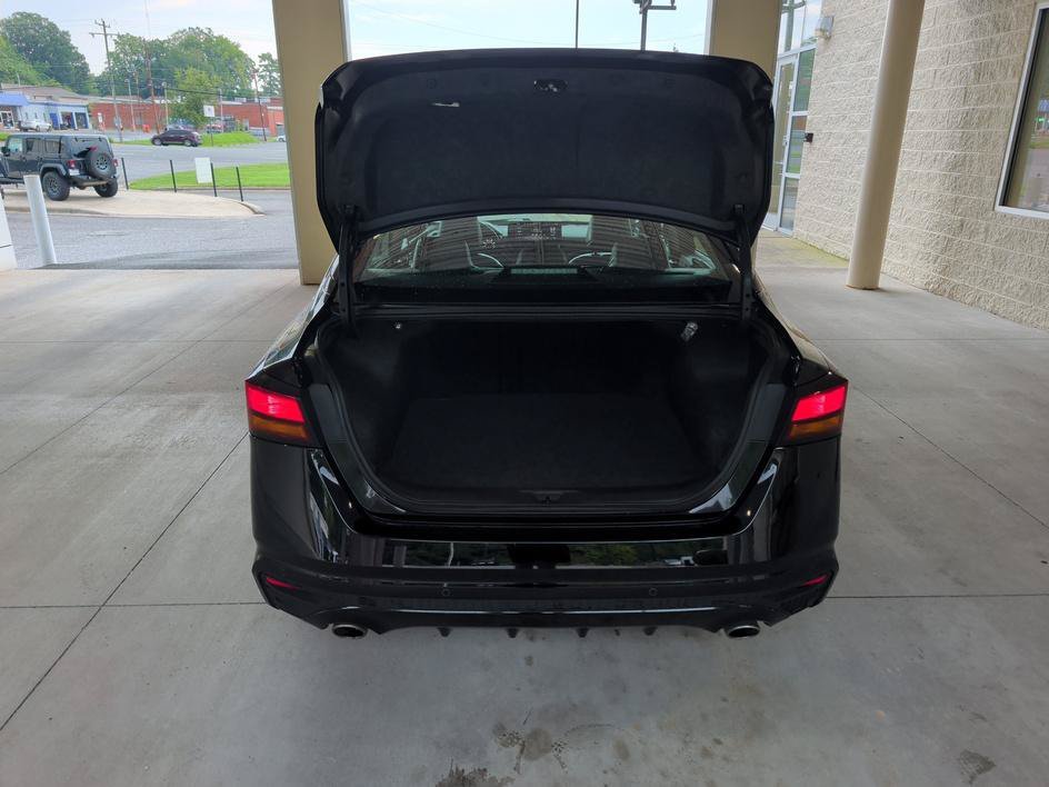Used 2026 Super Black Nissan SR image 15