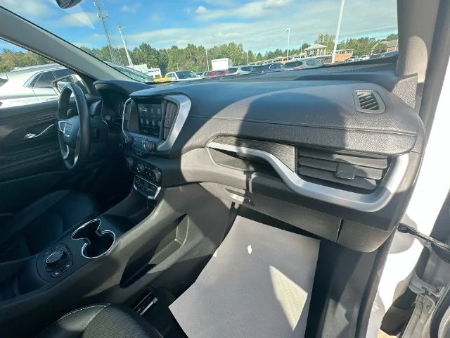 Used 2024 White GMC SLT image 32