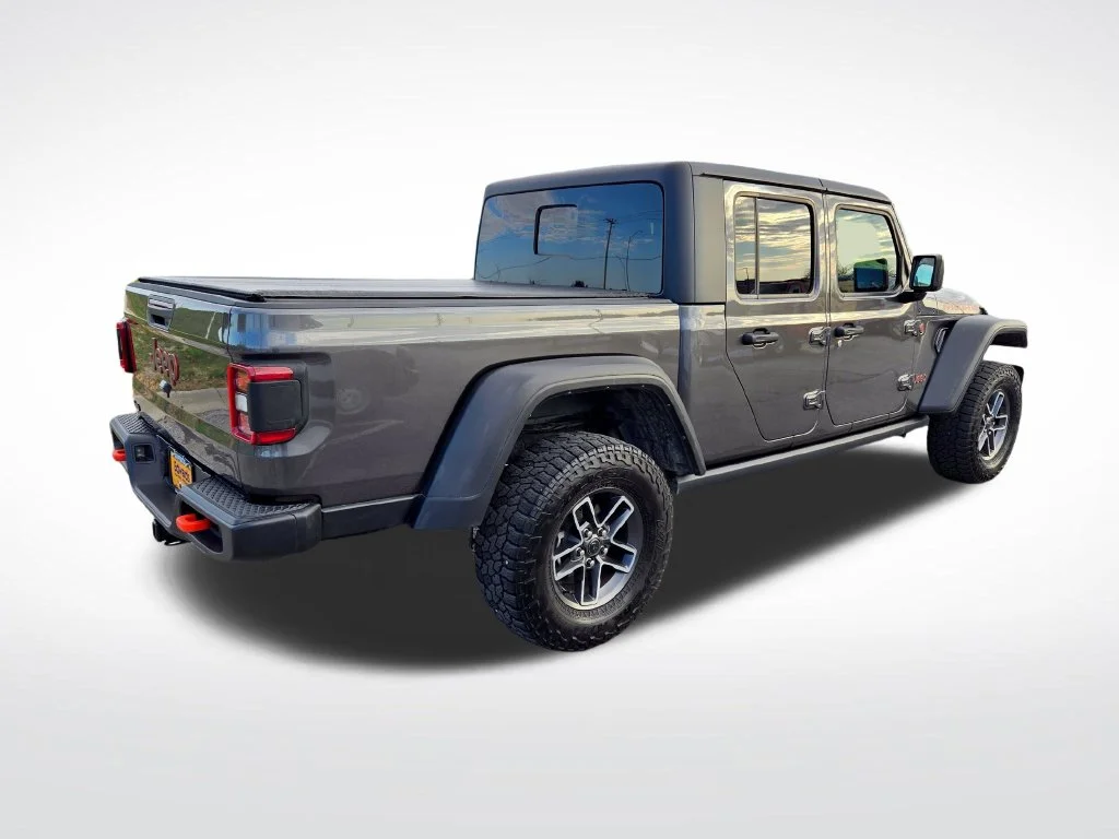 Used 2024 Gray Jeep Mojave image 3