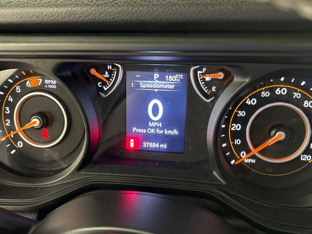Used 2025 Crystal Metallic Jeep Sport S image 29
