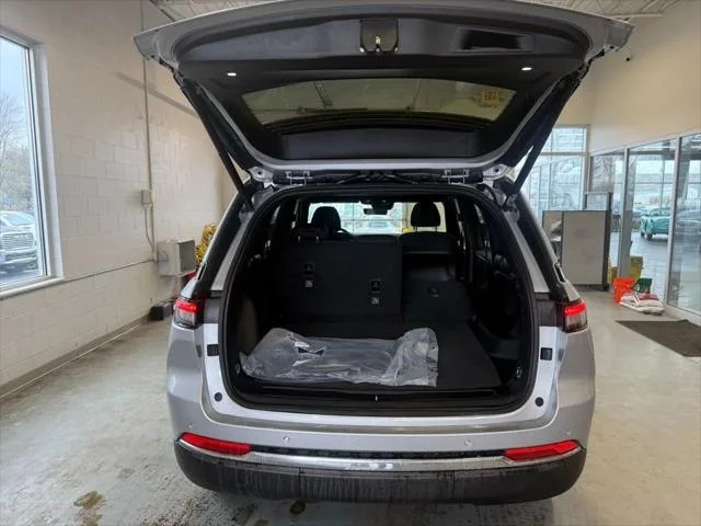 New 2026 Silver Zynith Exterior Paint Jeep Laredo X image 26