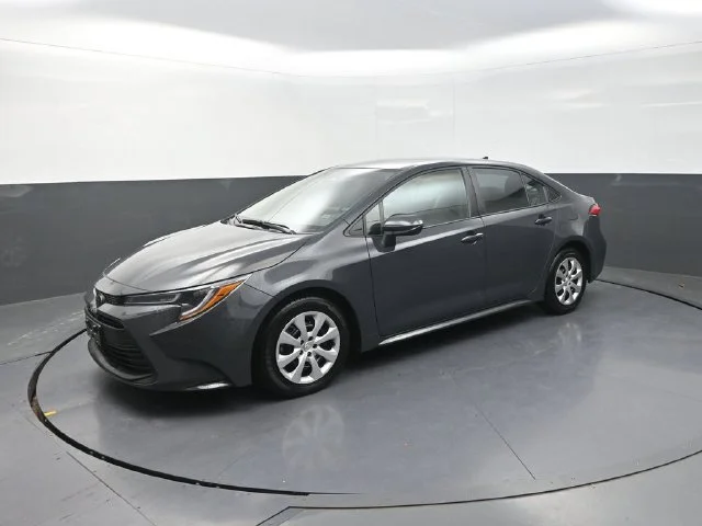 Used 2025  Toyota LE image 3