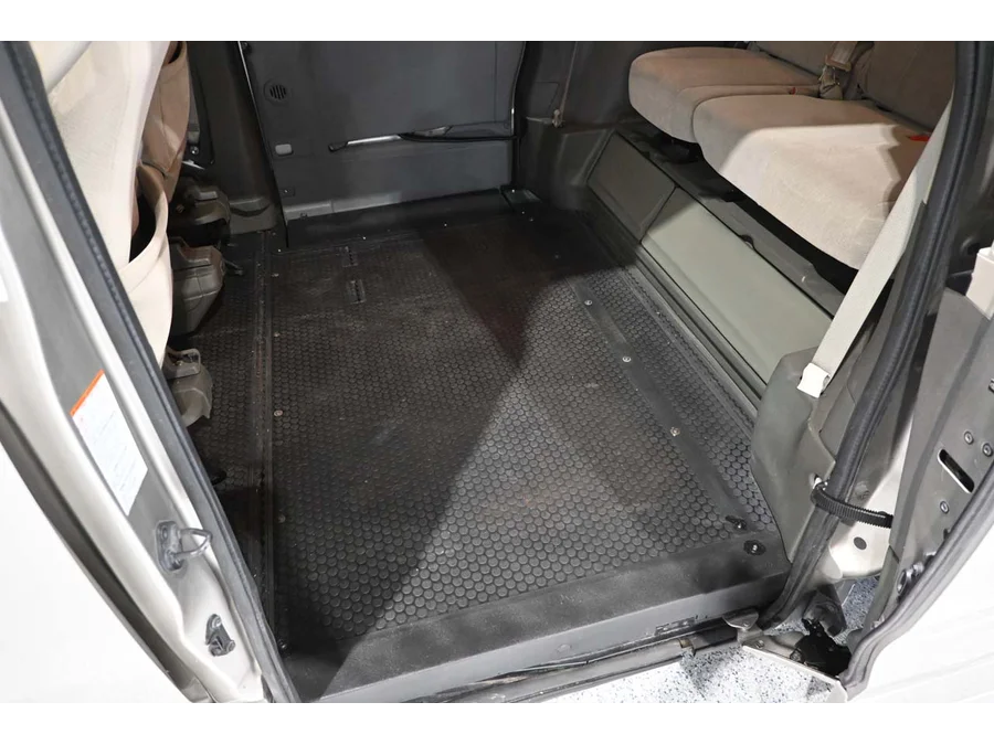 Used 2015 GOLD Toyota LE Mobility Handicap Van image 28