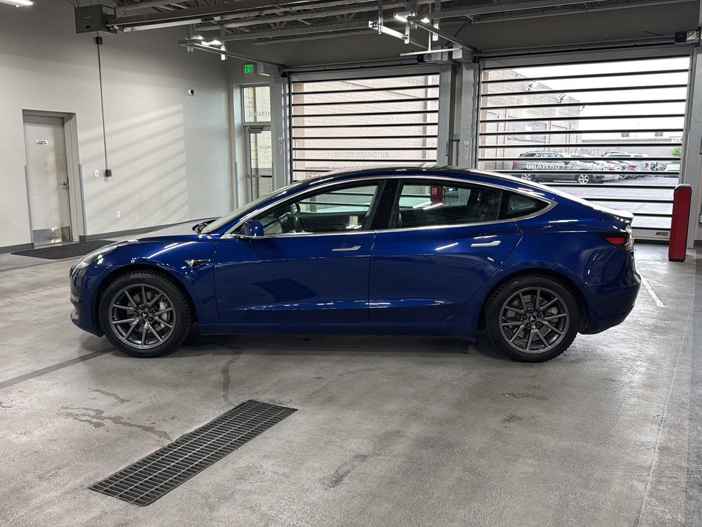 Used 2020 Pearl White Multi-Coat Tesla Standard Range image 2