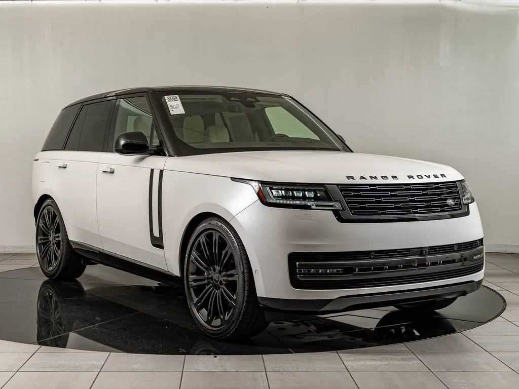 New 2026 Icy White Satin Land Rover SE image 3