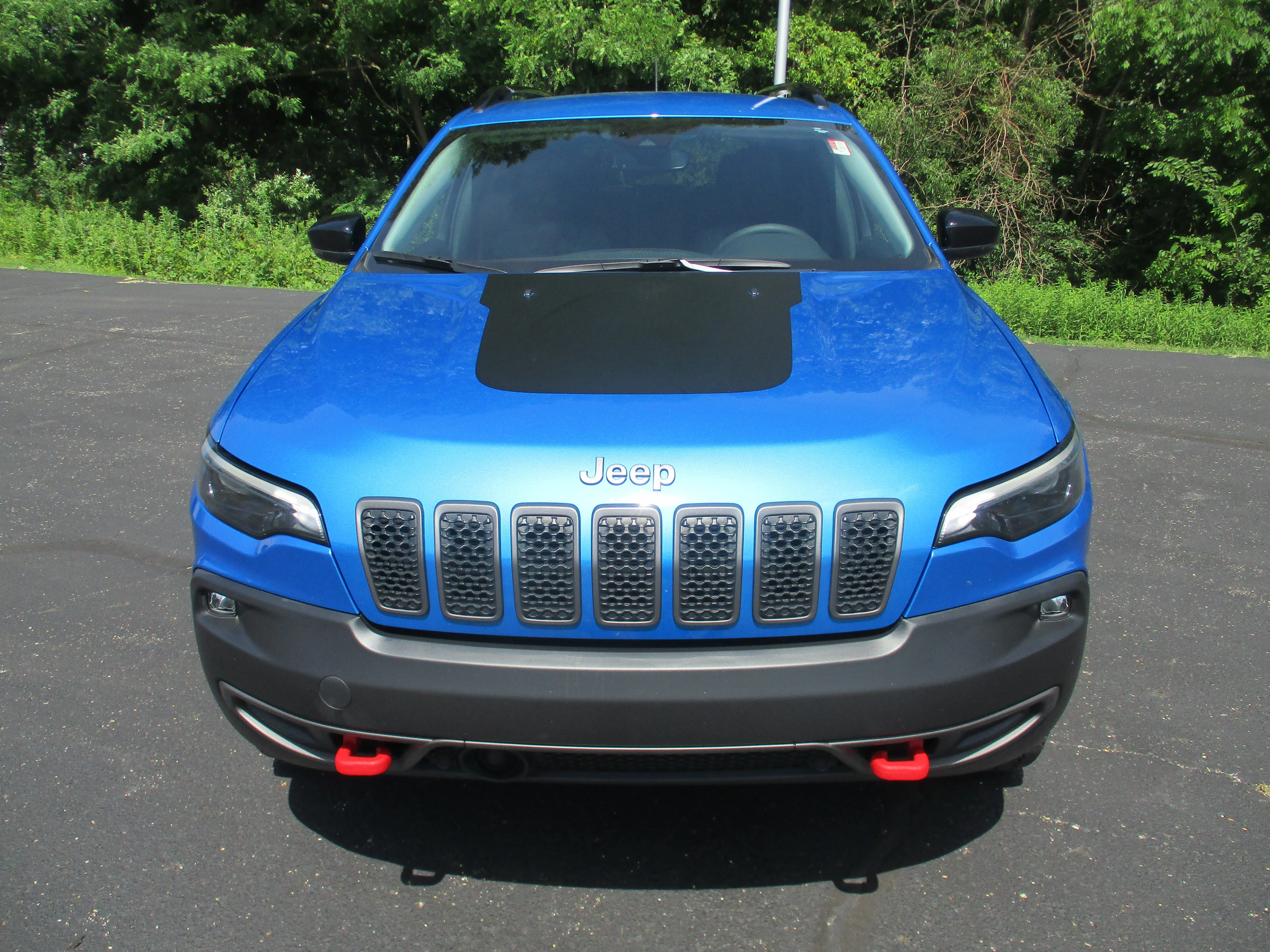 Used 2022 Hydro Blue Pearlcoat Jeep Trailhawk image 5