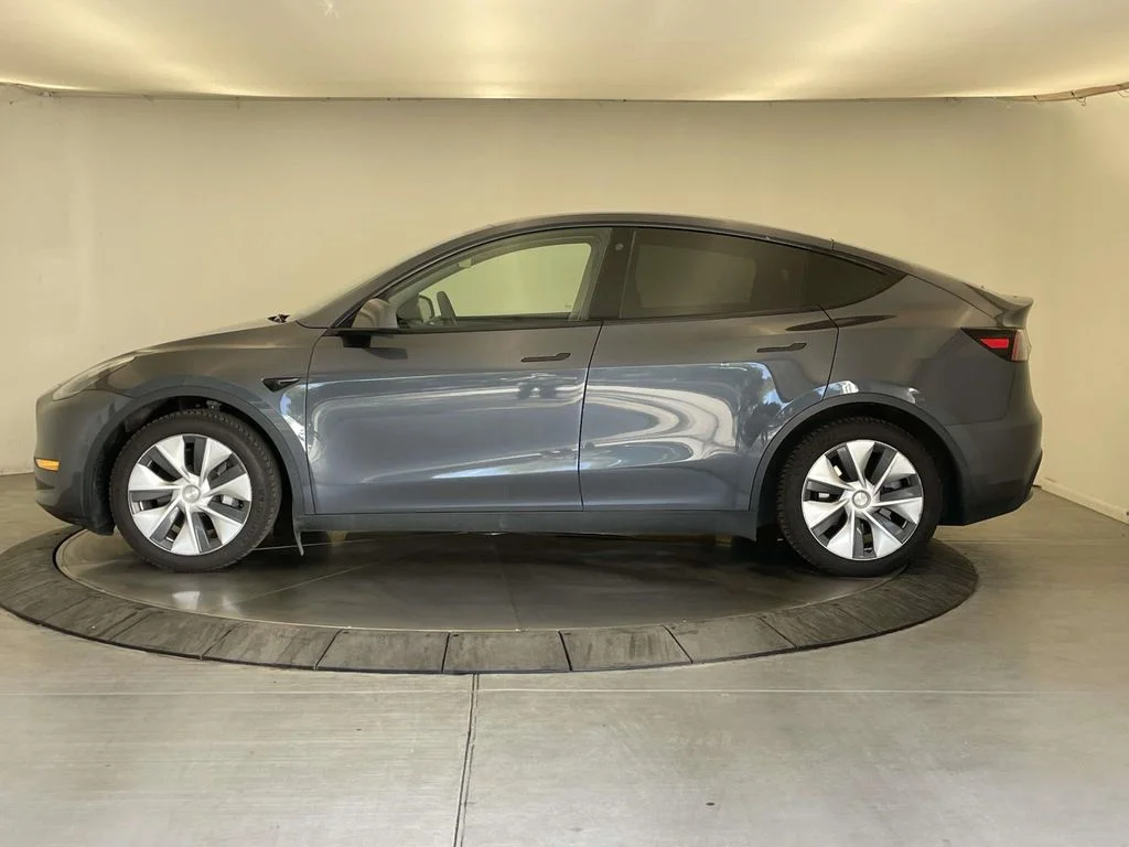 Used 2022 Tesla Model Y Long Range with VIN 7SAYGAEE5NF572931 for sale in Sewickley, PA