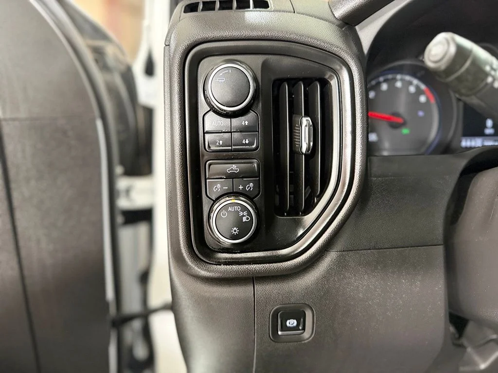 Used 2025 White Chevrolet Custom Trail Boss image 14