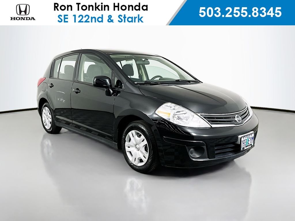 2011 Nissan Versa 1.8 S's photo