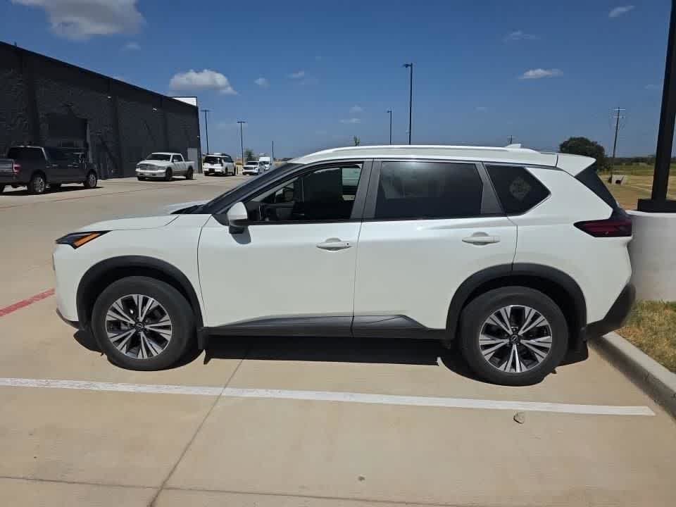 Used 2023 Pearl White Tricoat Nissan SV image 3