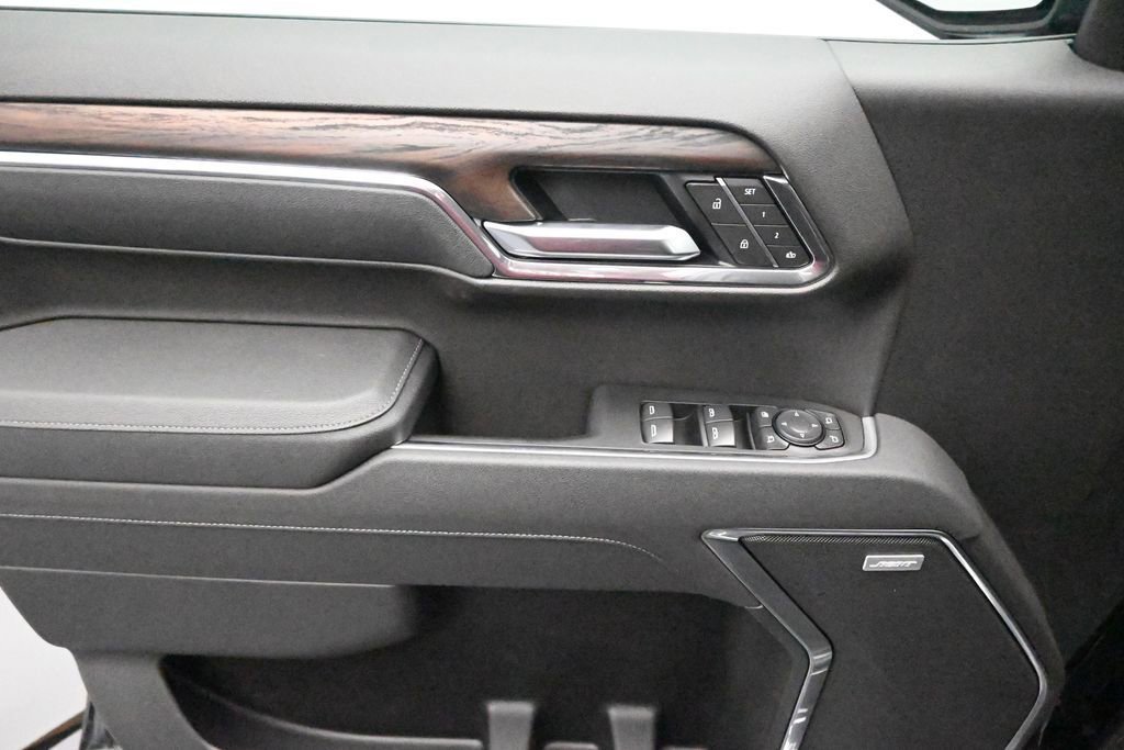 New 2026 Onyx Black GMC SLT image 10