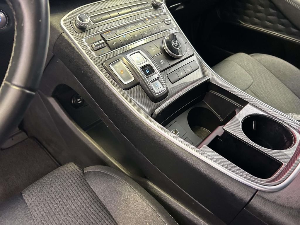 Used 2023 Silver Hyundai SEL image 18