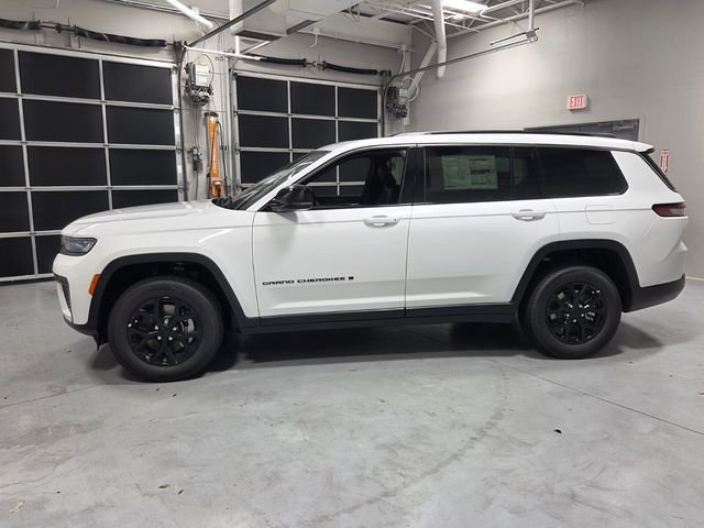 New 2026 Bright White Clear-Coat Exterior Paint Jeep Altitude image 4