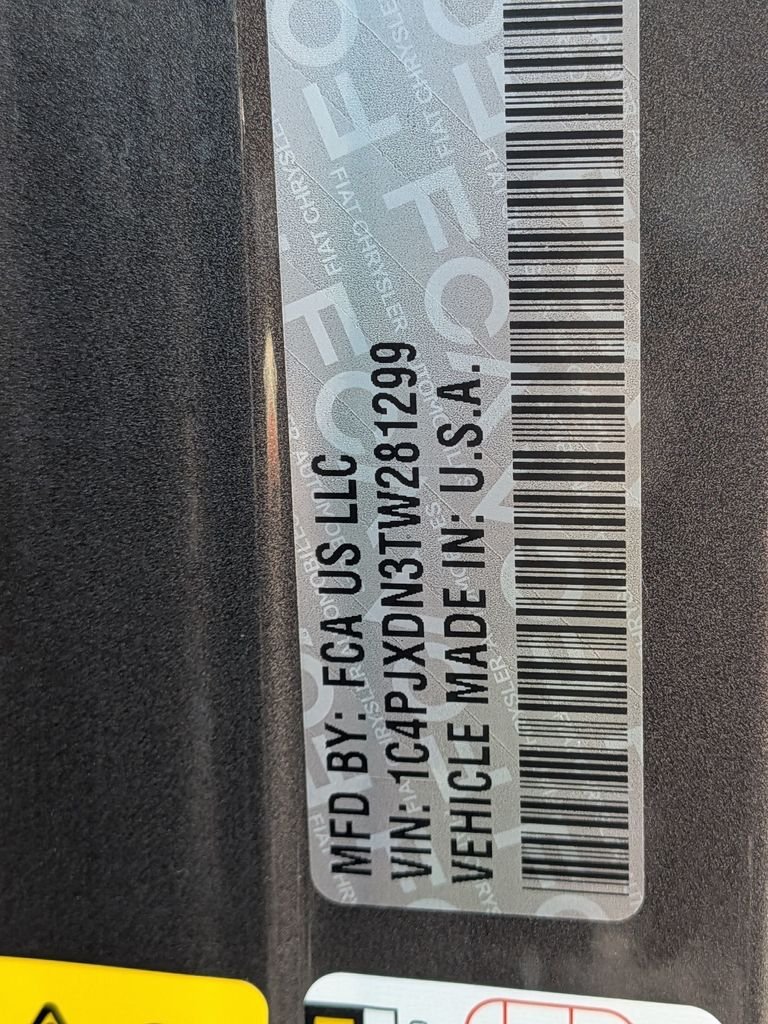 New 2026 Granite Crystal Metallic Clear-Coat Exterior Paint Jeep  image 30