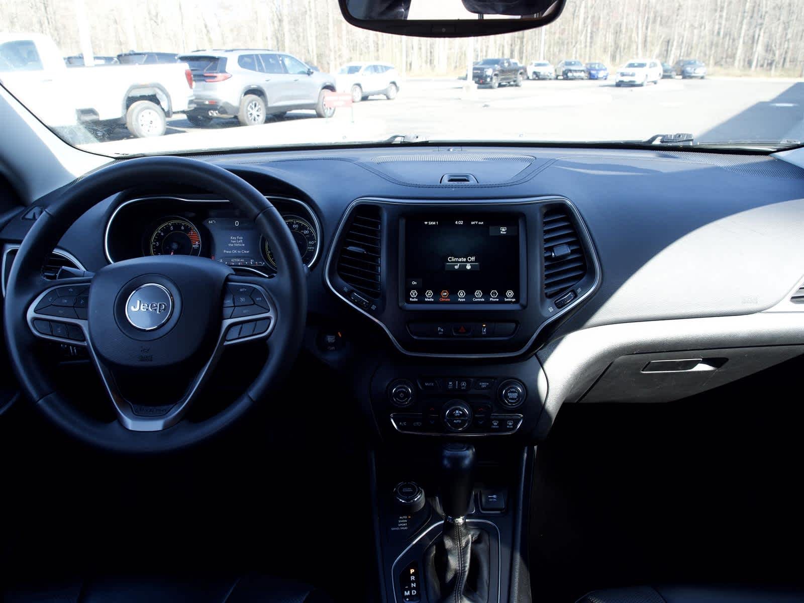 Used 2022 White Jeep Latitude Lux 4x4 image 20