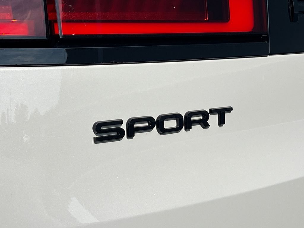 Used 2023  Land Rover SE Dynamic image 30