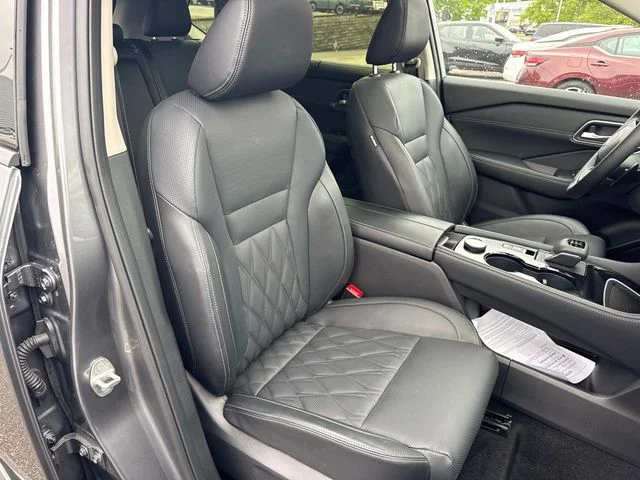 Used 2026 Gray Nissan Platinum image 27