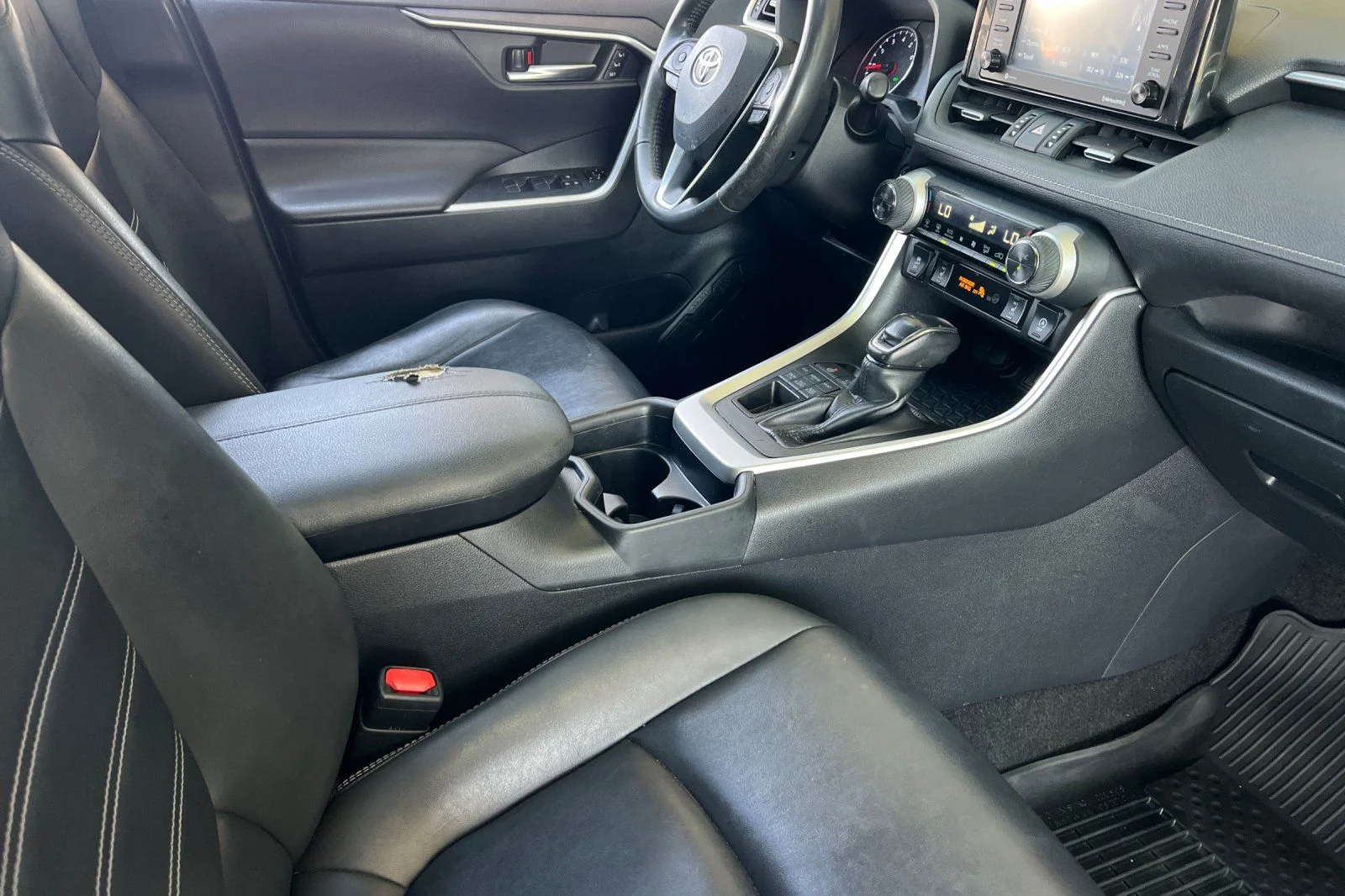 Used 2020 Gray Toyota XLE Premium image 16