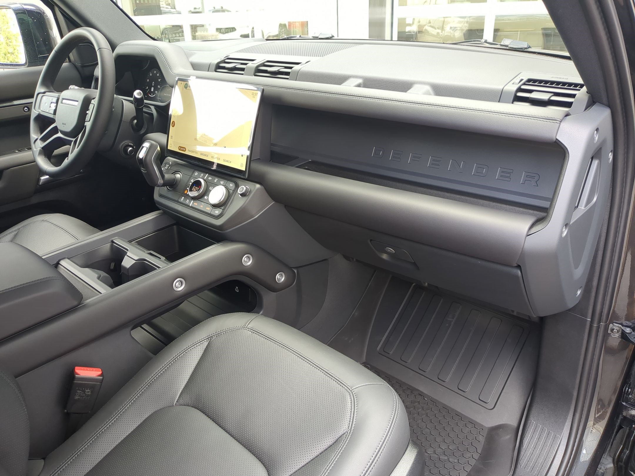 New 2026 Carpathian Grey Land Rover P400 X-Dynamic SE image 33