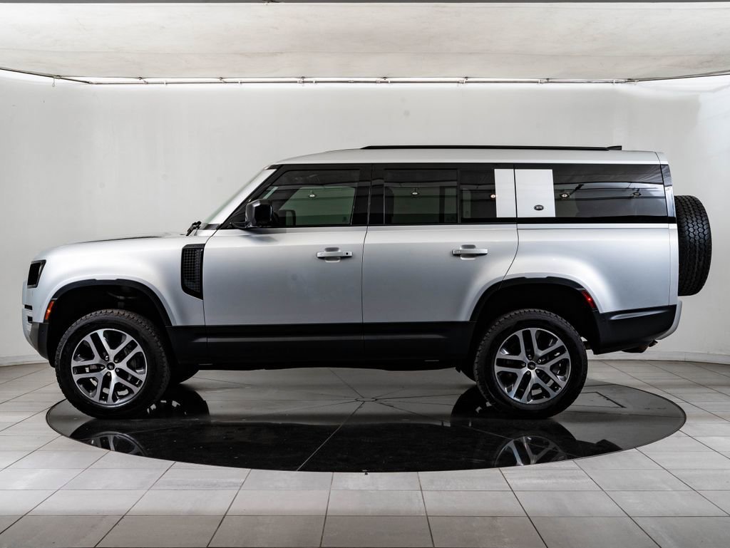 Used 2024 Hakuba Silver Metallic Land Rover S image 5