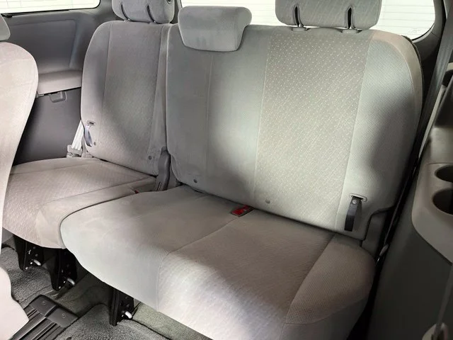 Used 2015 Silver Toyota LE image 36