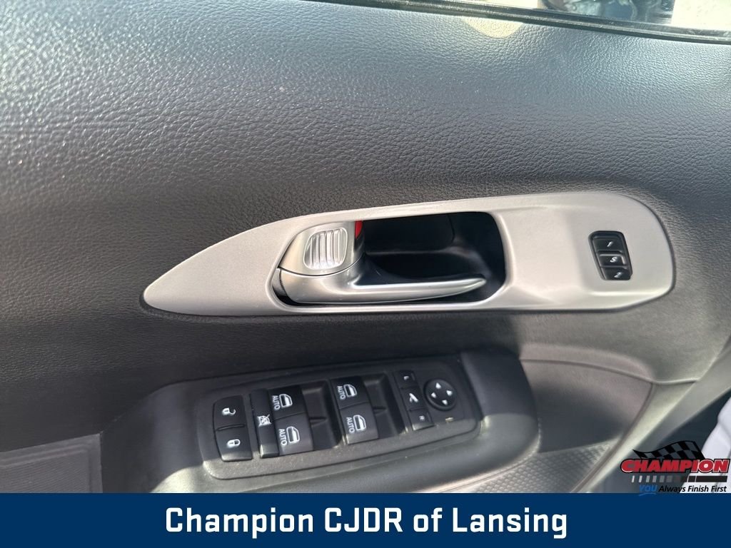 Used 2025 Bright White Clearcoat Chrysler Limited image 15