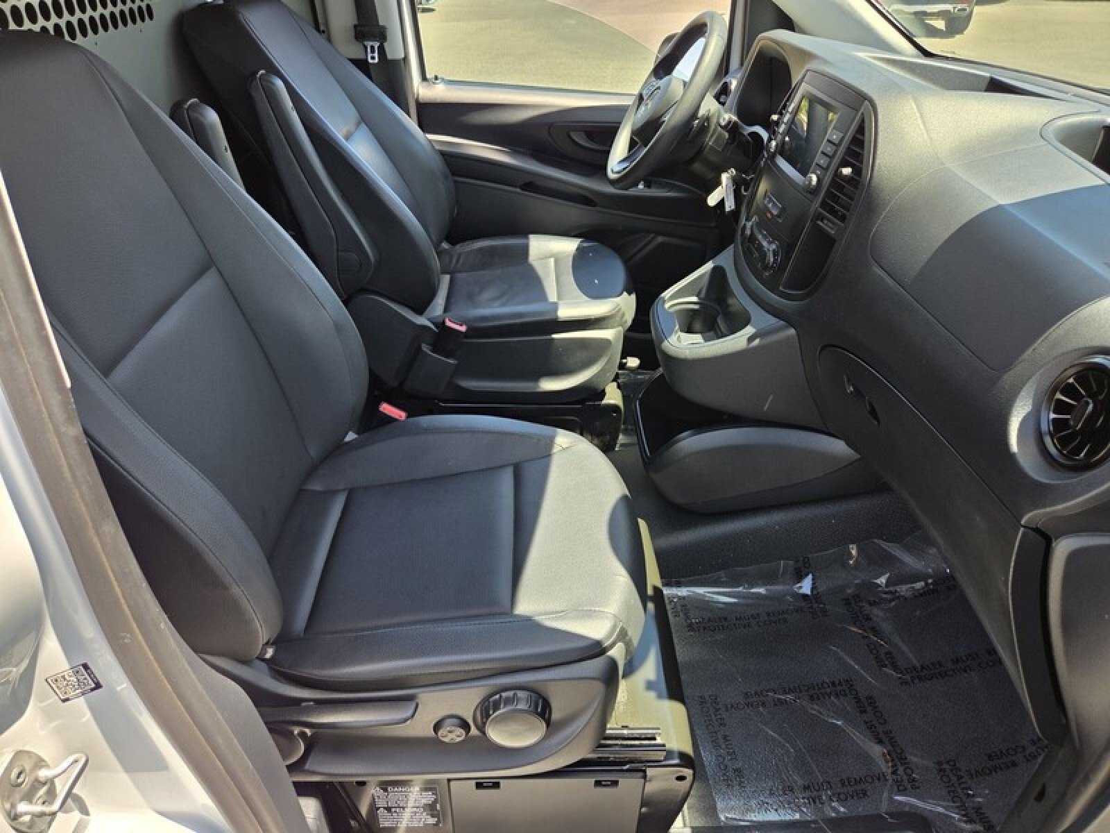 Used 2022 Arctic White Mercedes-Benz Metris image 21
