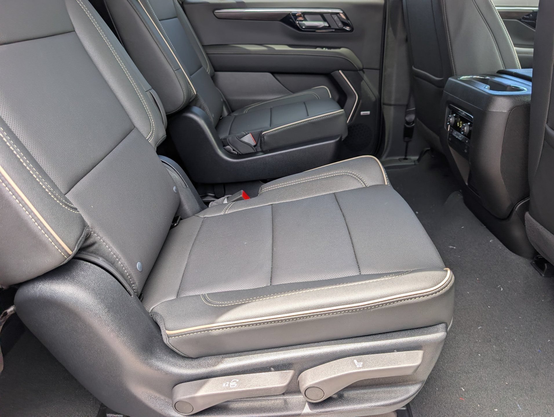 2026 Chevrolet Suburban Premier - Photo 13