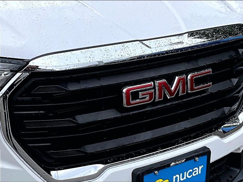 Used 2024 White GMC SLE image 30