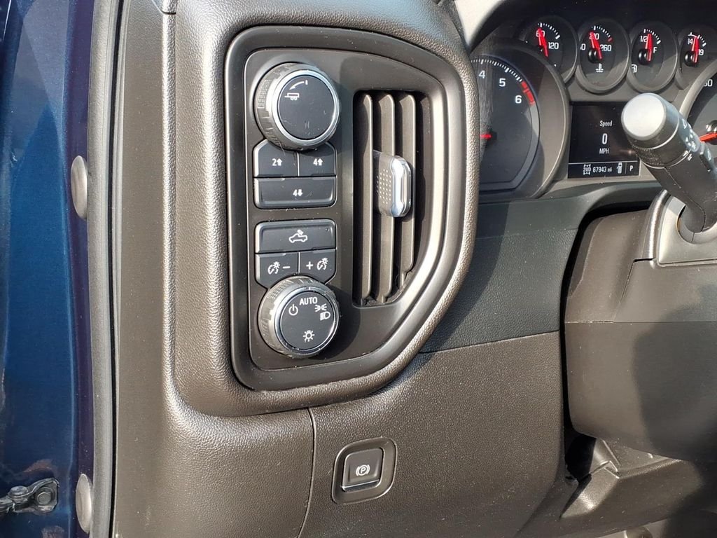 Used 2022 Northsky Blue Metallic Chevrolet Custom image 17
