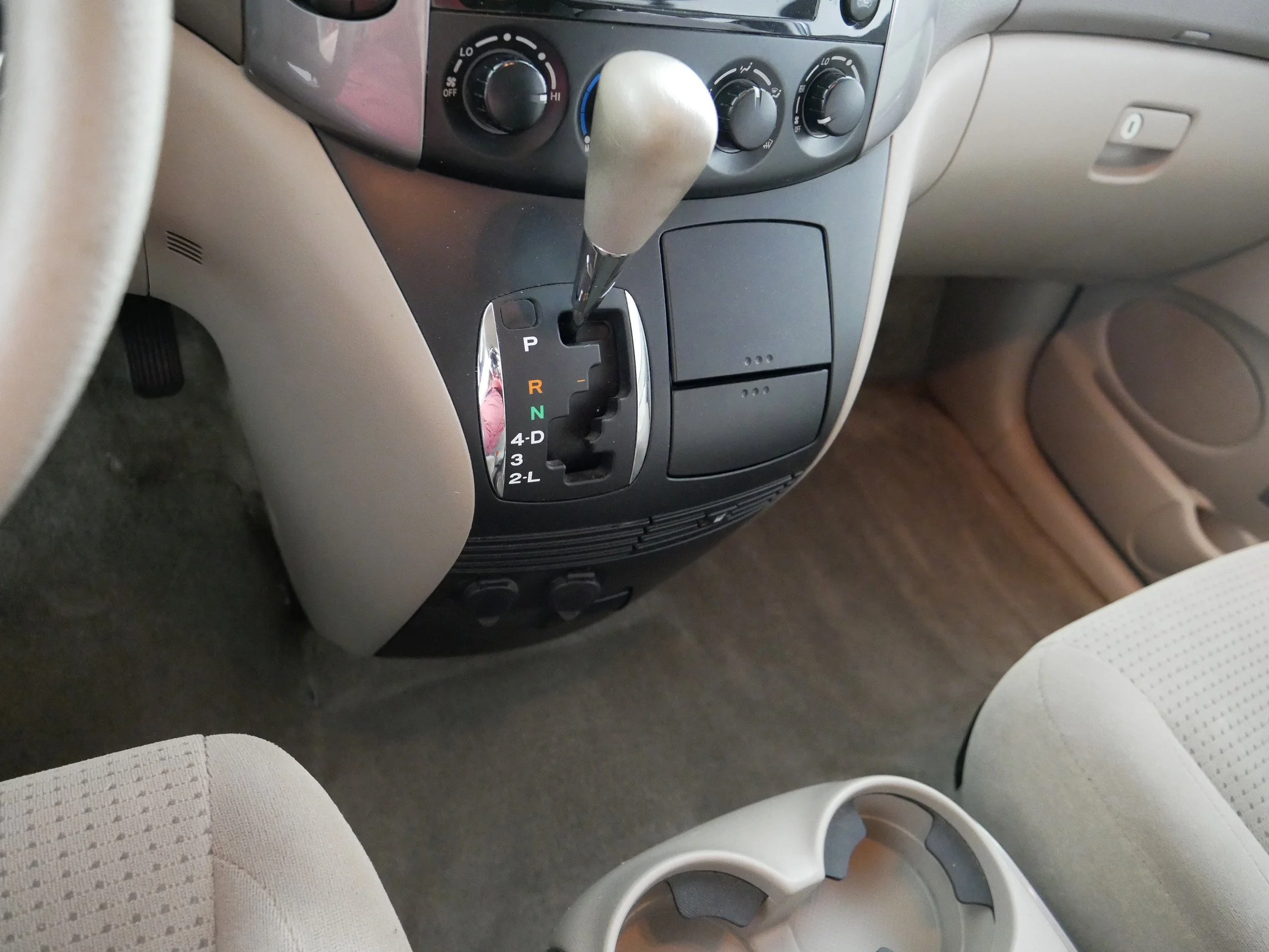Used 2006 Salsa Red Pearl Toyota LE image 24