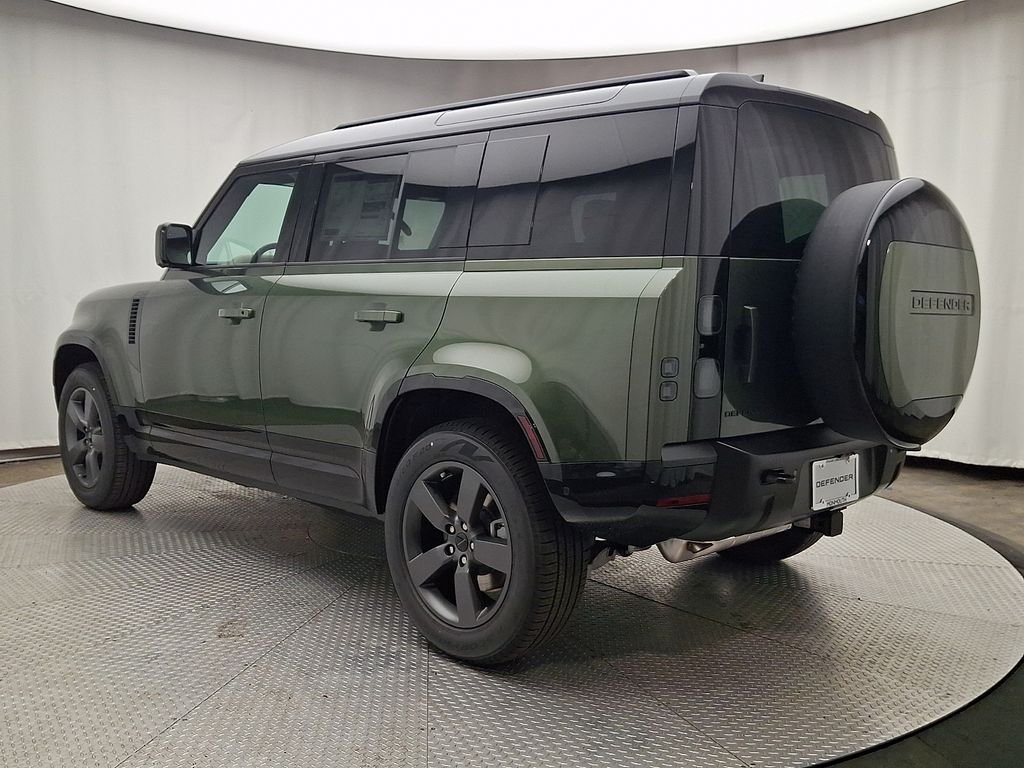 New 2026 Woolstone Green Land Rover X-Dynamic SE image 4
