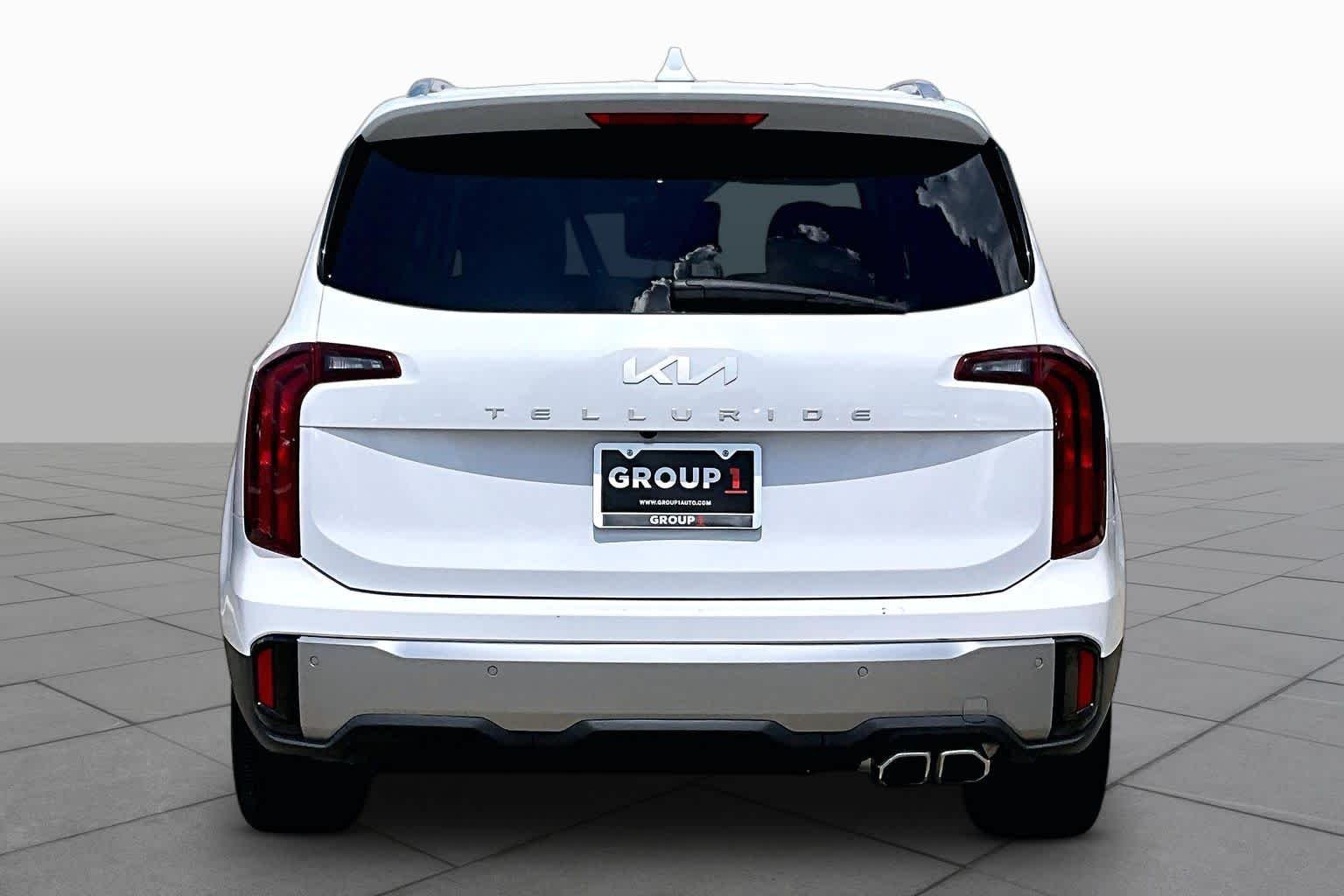 Used 2025 Glacial White Pearl Kia S image 5