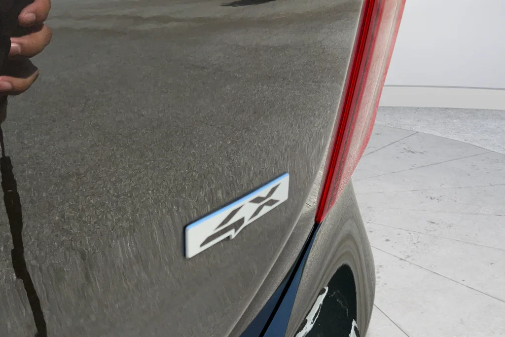 Used 2023 Green Kia S image 28