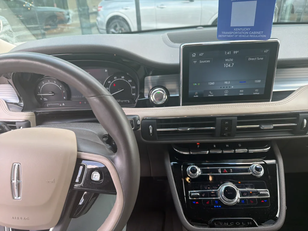 Used 2022 Ceramic Pearl Metallic Tri-Coat Lincoln Standard image 9