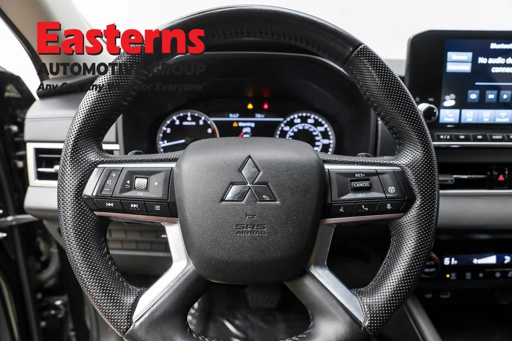 Used 2023 Black Mitsubishi SE image 10