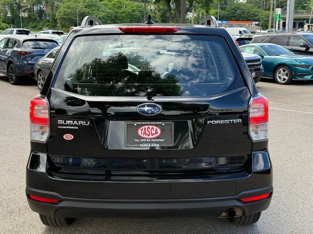 Used 2018 Black Subaru 2.5i image 9
