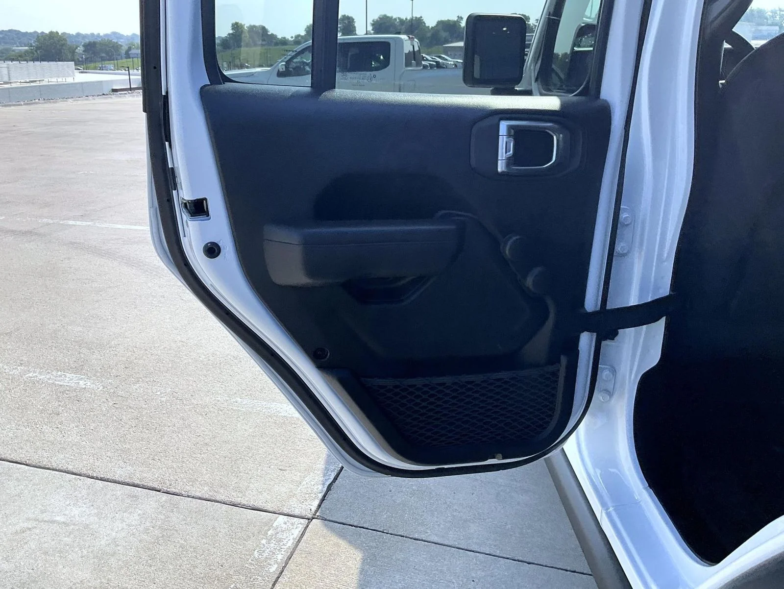 Used 2022 White Jeep Unlimited Willys image 18