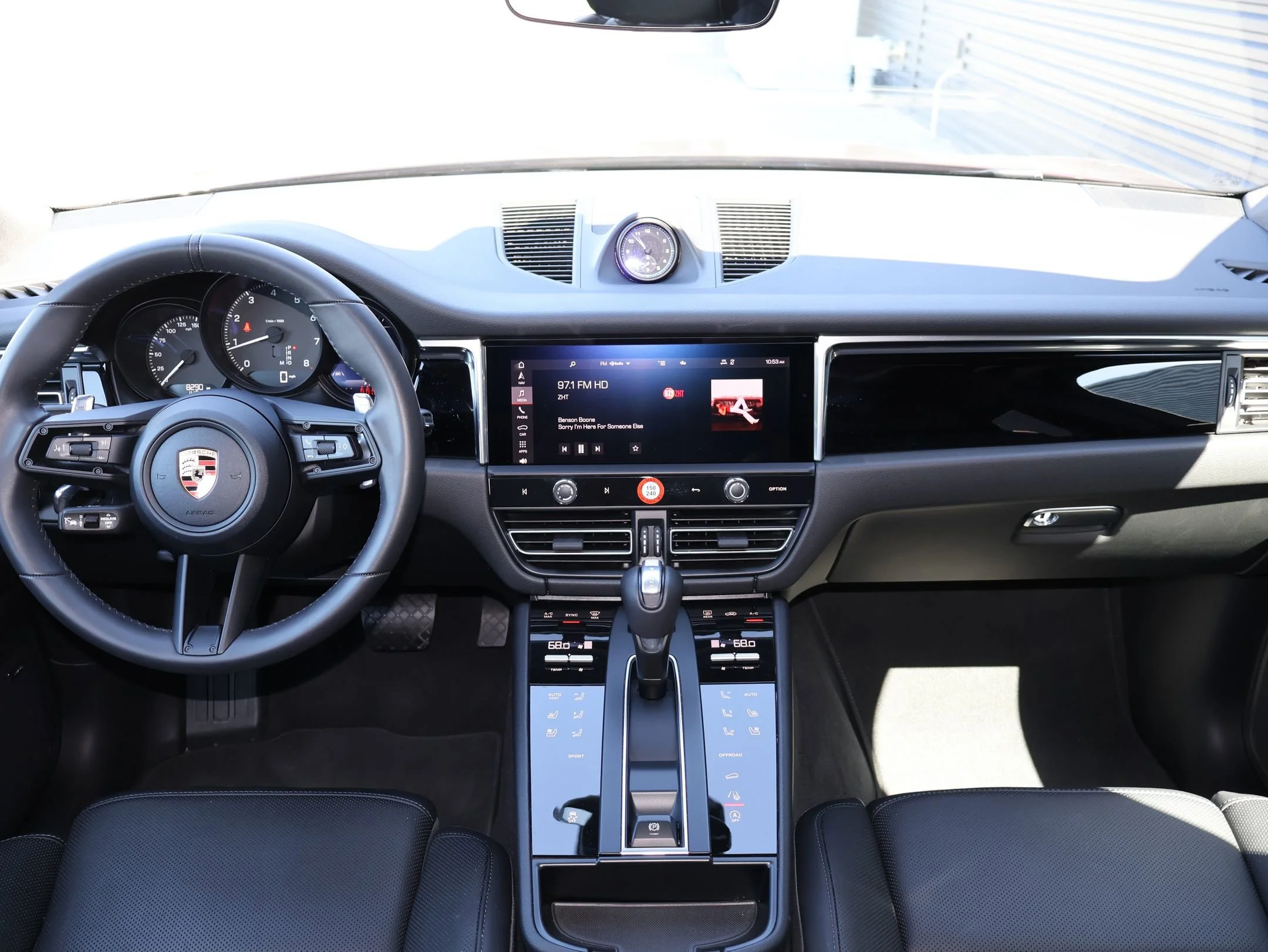 2026 Porsche Macan - Photo 22