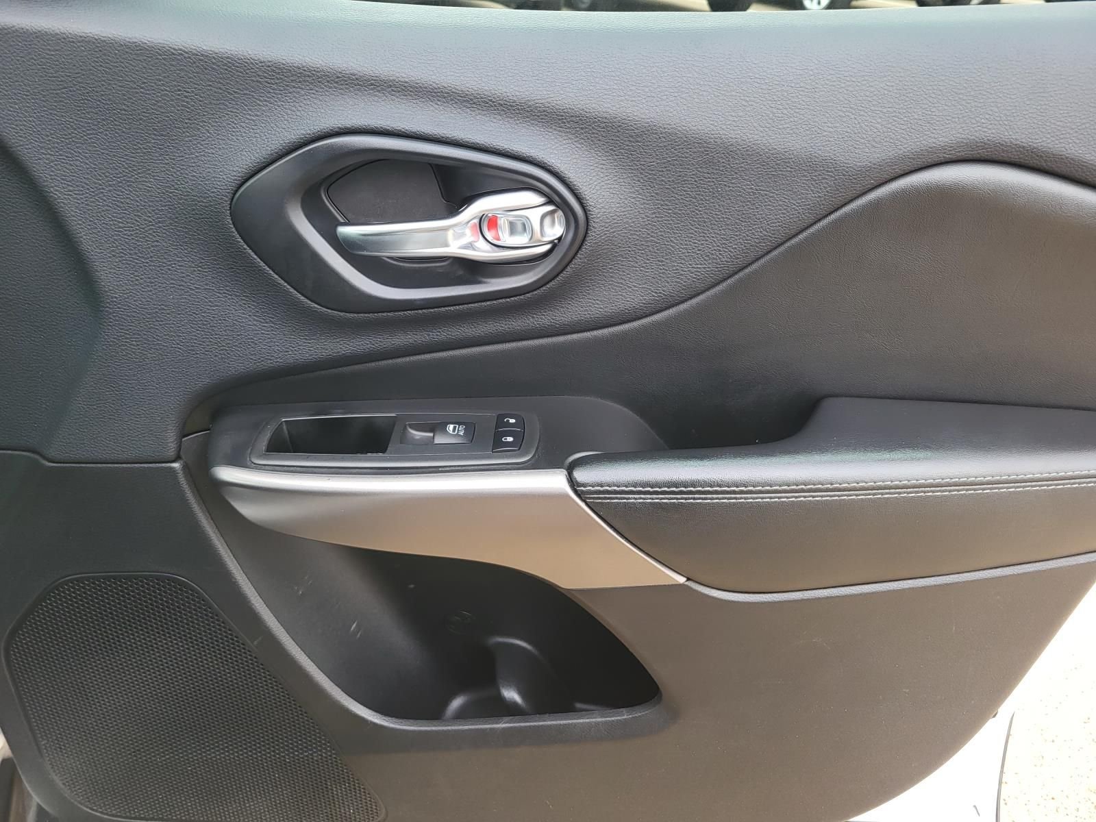Used 2019 Bright White Clearcoat Jeep Limited image 7