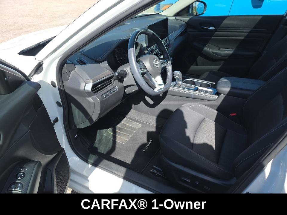 Used 2024 White Nissan 2.5 SV image 4