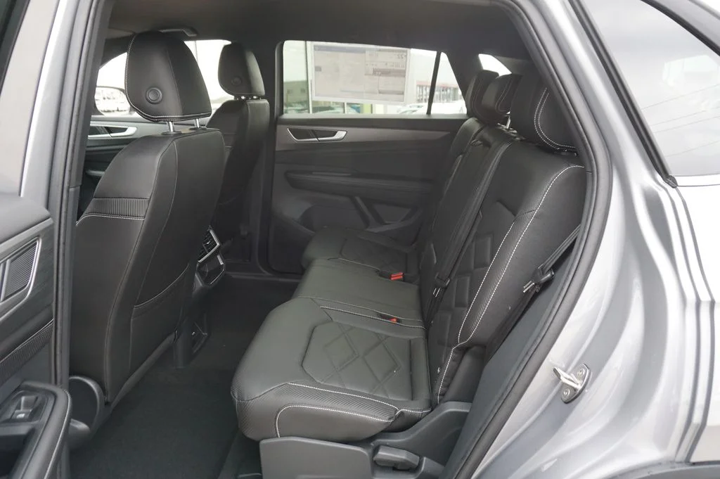 New 2026 Silver Volkswagen 2.0T SE image 11