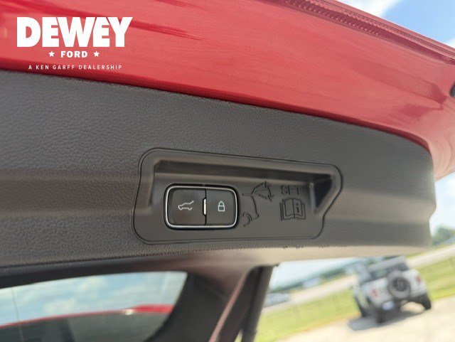 Used 2023 Red Metallic Ford XLT image 28
