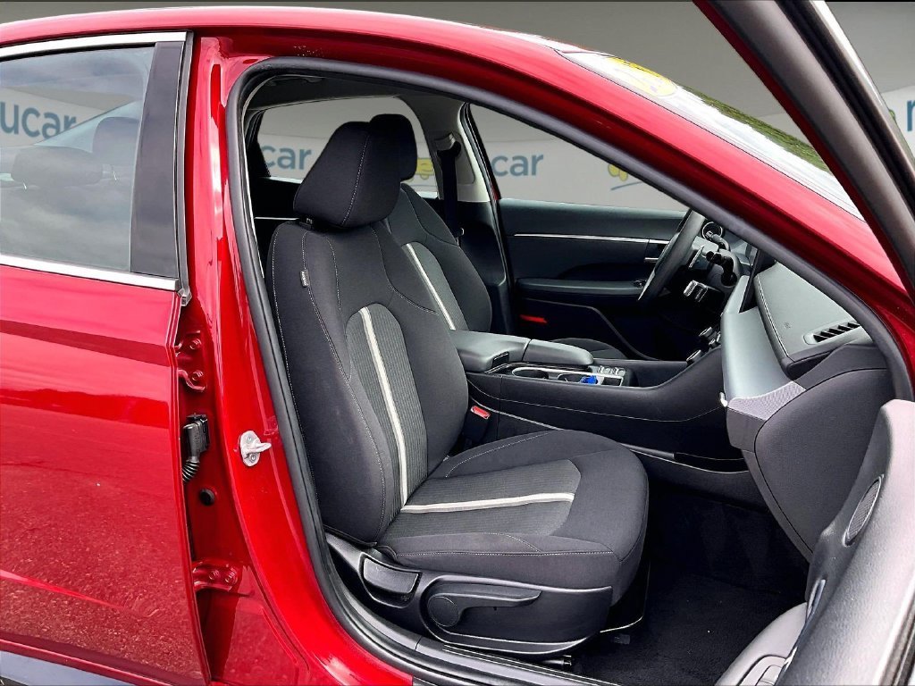 Used 2025 Red Hyundai SEL image 11