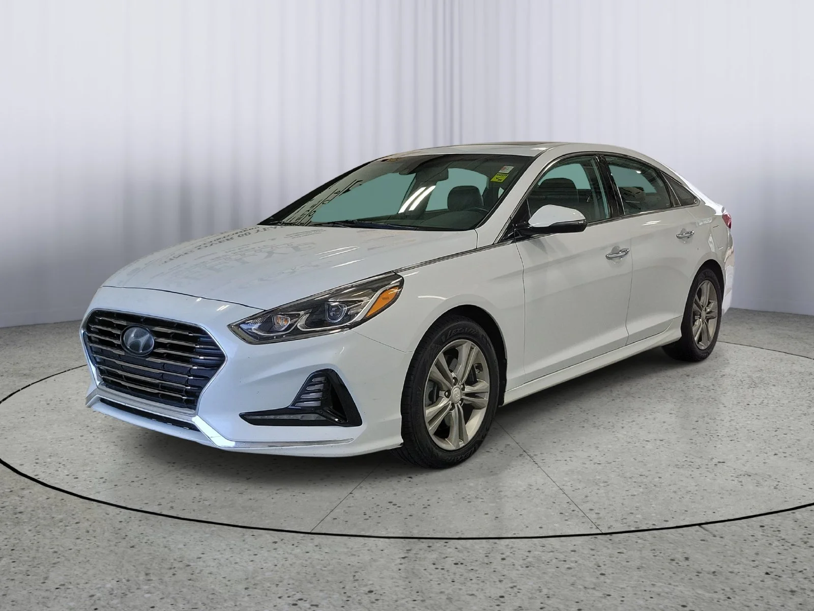 Used 2018 White Hyundai Limited image 4