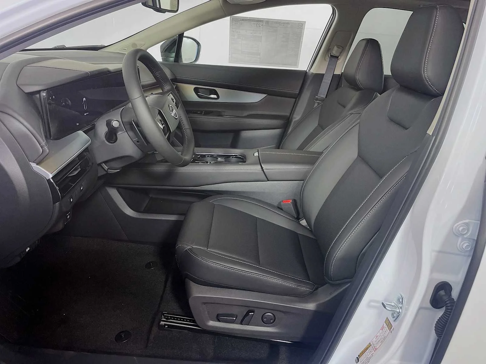 New 2026 Everest White Pearl TriCoat Nissan SL image 4