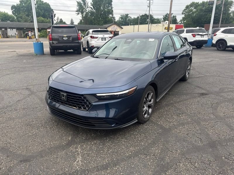 Used 2023  Honda EX image 3