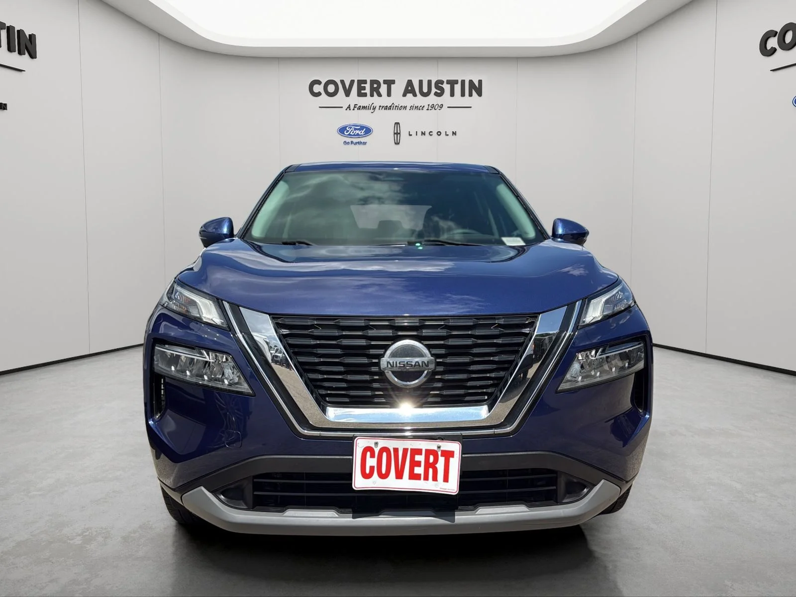 Used 2021 Blue Nissan SV image 8